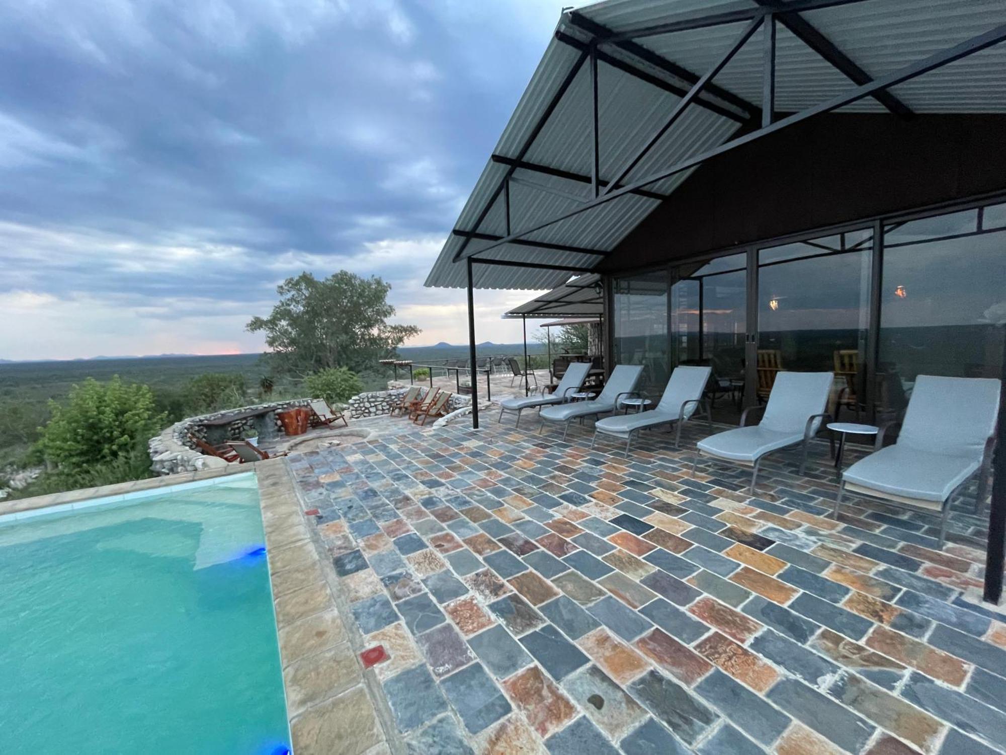 Aloegrove Safari Lodge Otjiwarongo Ngoại thất bức ảnh